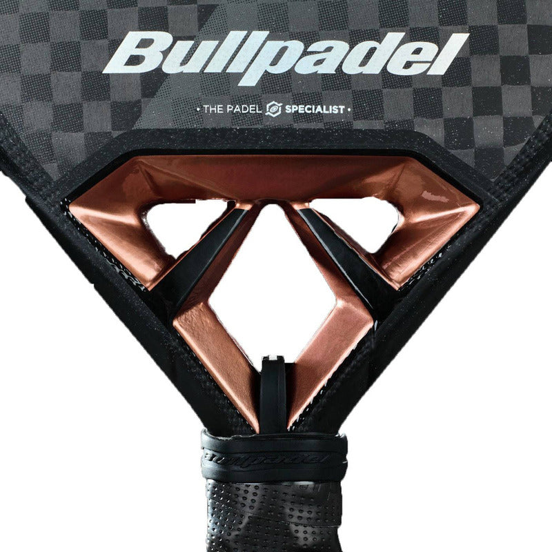 Pala Bullpadel Vertex 04 25 2025 Juan Tello Color Negro