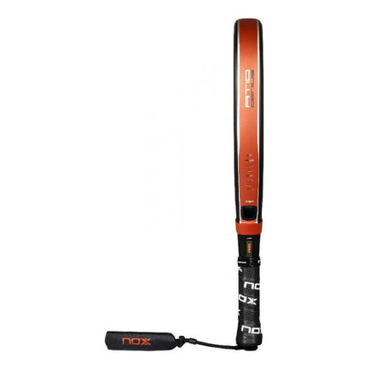 Pala Nox AT10 Genius Attack 12K: Potencia y Rendimiento Superior en Padel