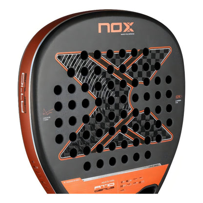 Pala Nox AT10 Genius Attack 12K: Potencia y Rendimiento Superior en Padel